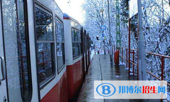 贵阳2020年初中生报什么铁路学校好