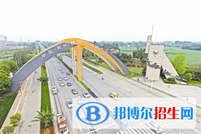 成都2020年中学毕业读什么铁路学校