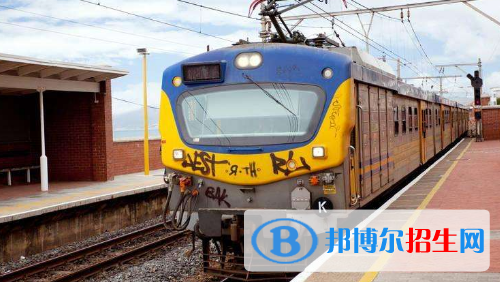 六盘水2020年初中生能读什么铁路学校