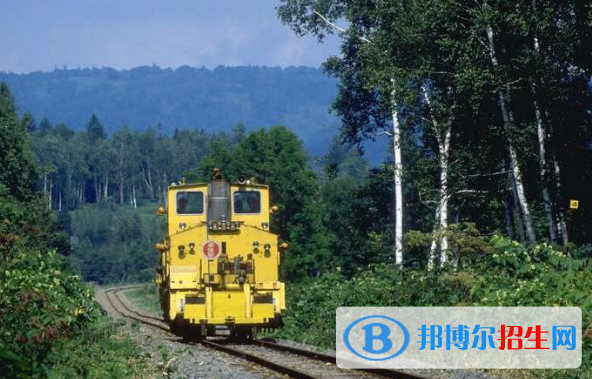 六盘水2020年男生上铁路学校学什么好
