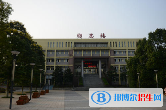 重庆2022年读汽修学校多少钱