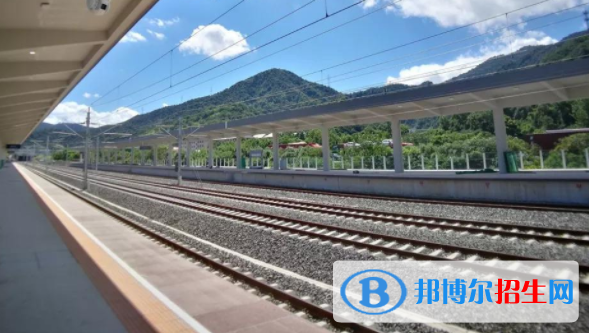 黄冈2020年中专铁路学校怎么考大专