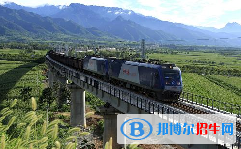 黄冈2020年男生读铁路学校学什么专业好