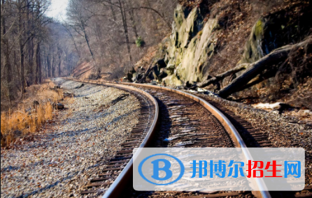 黄冈2020年去读铁路学校学什么对以后好一点