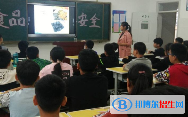林肯国际学校初中部网站网址