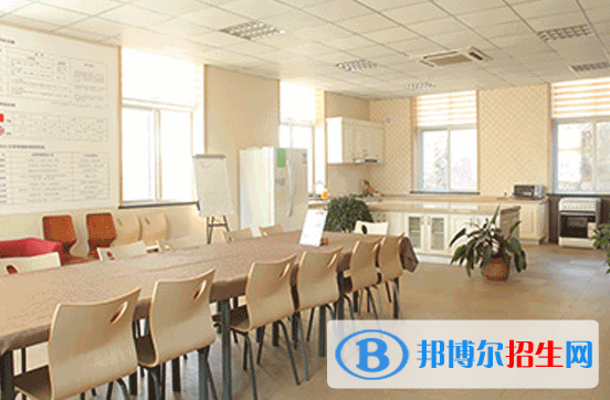 威海常春藤国际学校初中部2020年招生办联系电话