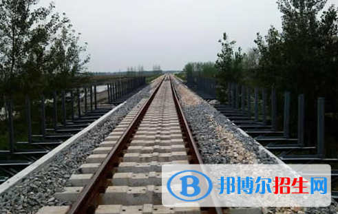 襄阳2020年初中生女生读什么铁路学校好