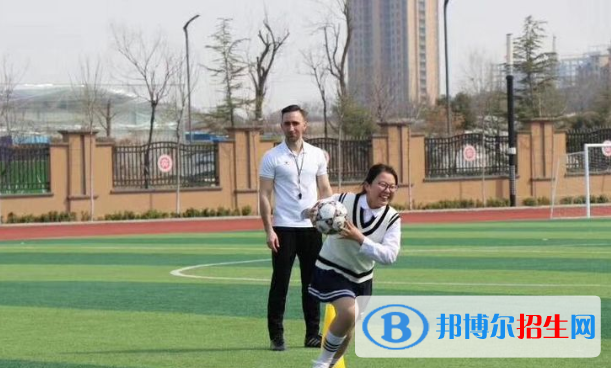 爱博伦国际公学初中部网站网址