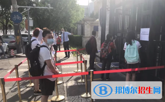 北京加拿大国际学校初中部网站网址