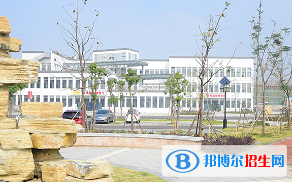 安徽蚌埠技师学院2020年学费、收费多少 