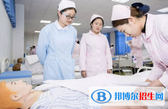 广东2020年男生读卫校学什么好