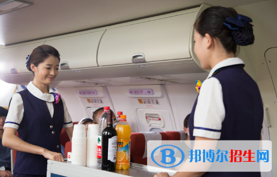 湖北2020年女生读什么航空服务学校