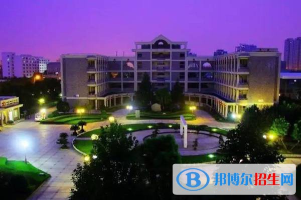 学校夜景