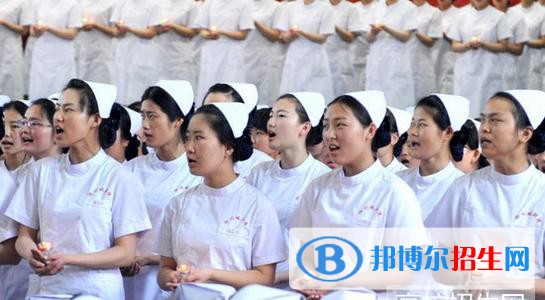 四川2021年女生读卫校学什么好