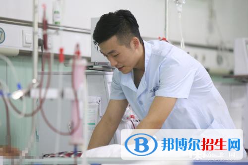 成都2021年男生读什么卫校好