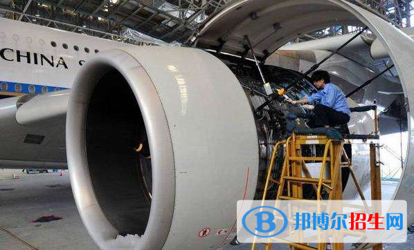 武汉2021年航空服务学校有哪些专业适合男生