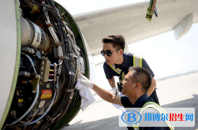武汉2021年航空服务学校什么专业适合男生