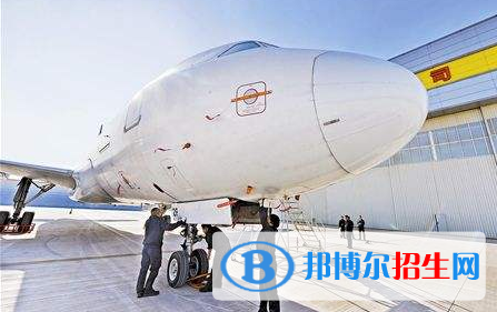 武汉2021年航空服务学校都有什么专业适合男生