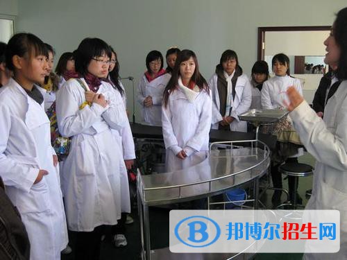 成都2021年卫校读几年