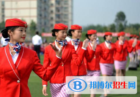 武汉2021年航空服务学校是中专还是大专