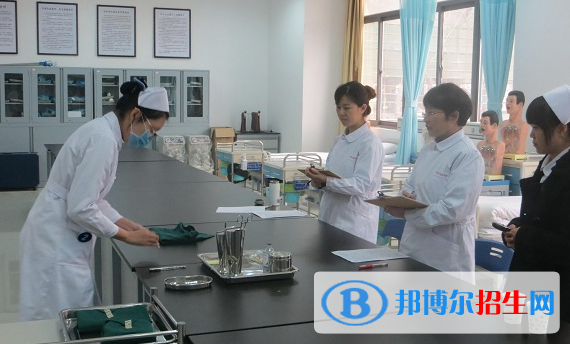 广州2021年女生读卫校学什么好
