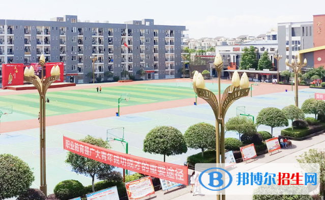成都2021年初中毕业可以考中专吗