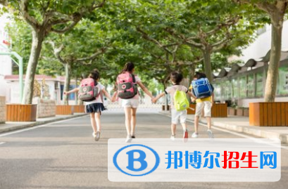 甘肃2021年中专学校好还是大专好<em></em><em></em>	