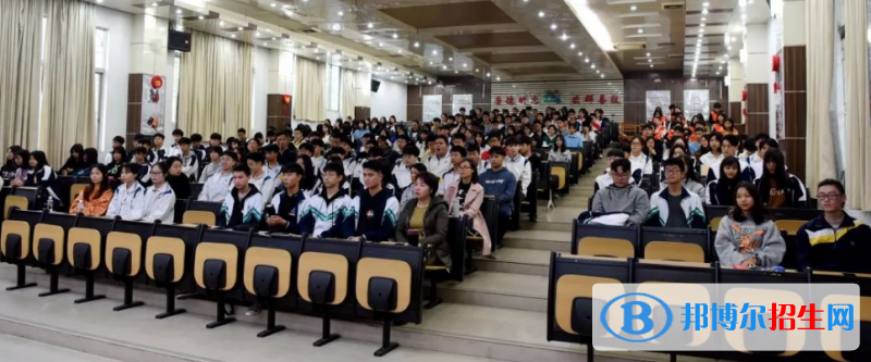 成都2021年读电子商务学校多少钱