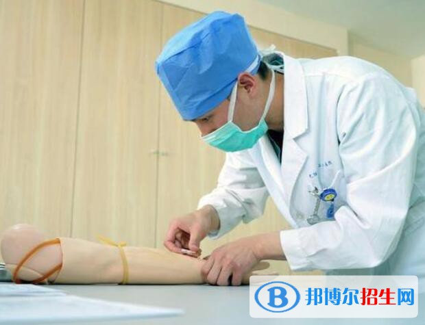 重庆2022年男生读护理学校有前途吗