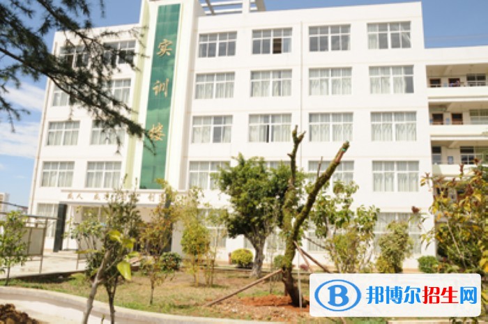 云南三鑫职业技术学院五年制大专2021年学费。收费多少