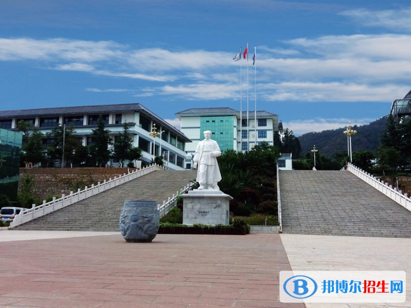 云南2021年有卫校的大专