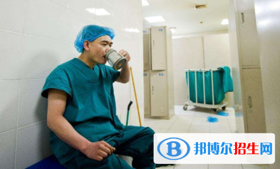云南2021年卫校什么专业适合男生