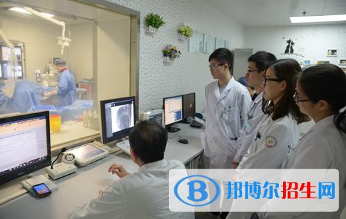 南京2021年男生读卫校学什么好