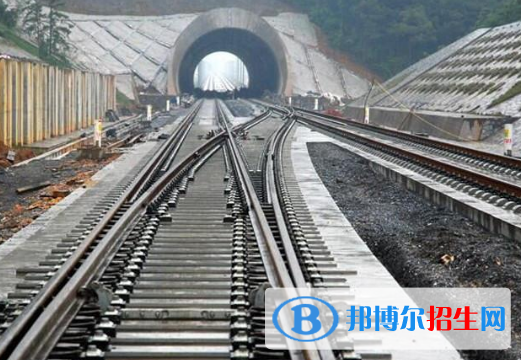 成都2021年男孩子中专读什么专业好