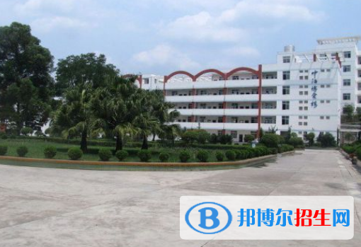 成都2021年男生中专学什么专业好找工作