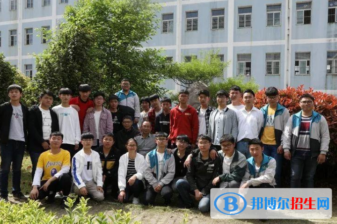 安徽2021年男生在中专学校学什么好