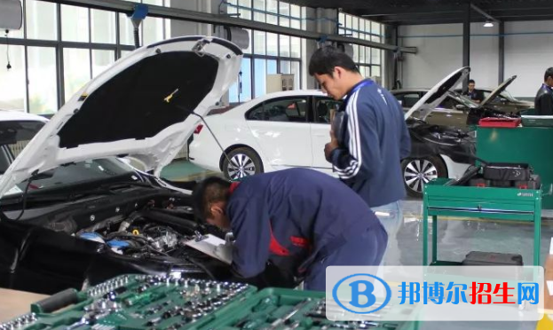 贵阳男生读汽修学校