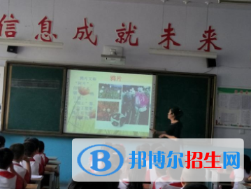 甘肃2021年女生读什么中专学校好