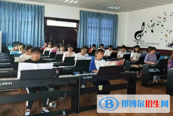 成都2021年女生读中专学什么好