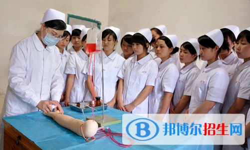 四川2021年女生在护理学校学什么好