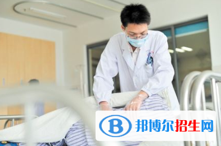 昆明2021年男生上卫校学什么好