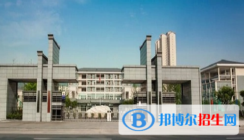 重庆2022年男生上什么铁路学校好