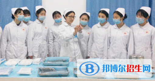 成都2021年女生适合护理学校吗