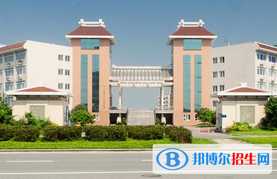 西安2021年女生学卫校好吗