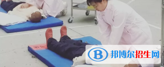 成都2021年初中生上护理学校好吗