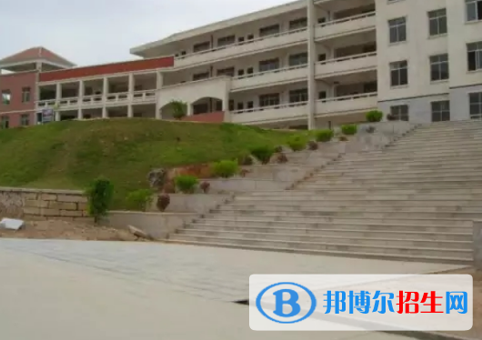 2021高中算中专吗