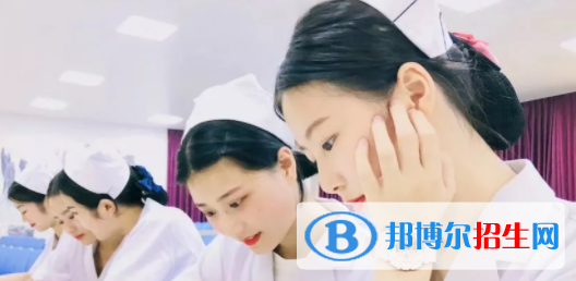 成都2021年读护理学校一年要多少钱