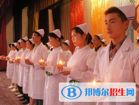 重庆2022年男生读卫校好不好