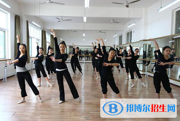 贵州2021年女生读幼师学校学什么好