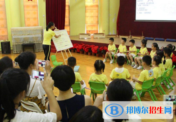 贵州2021年女生在幼师学校学什么好